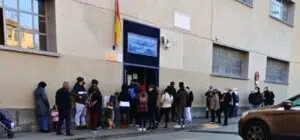 Multa por agredir a la policia en una oficina de extranjeria de Zaragoza