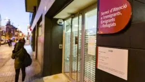 Migrantes atrapados en Barcelona Sin citas y en el limbo legal