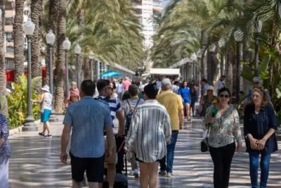 Oficina de Extranjeria de Alicante colapsa por avalancha migratoria